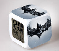 Batman LED barevná světla Kreativní malý budík Studentské hodiny do ložnice